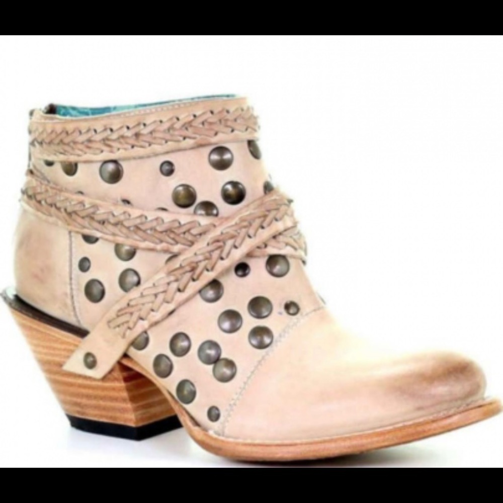 Corral Harness Stud ankle boots sz 7 NEW